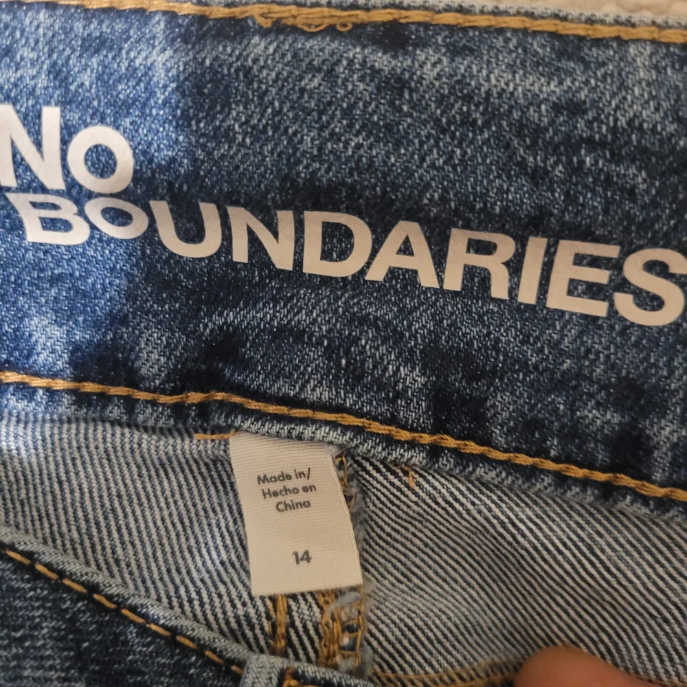 No Boundaries Blue Mid-Rise Bootcut Jeans with Front Seams - Picture 2 of 8